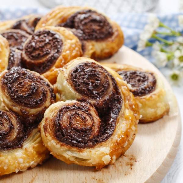 Puff pastries with tapenade