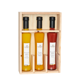 Wooden box of 3 fruit pulp vinegars